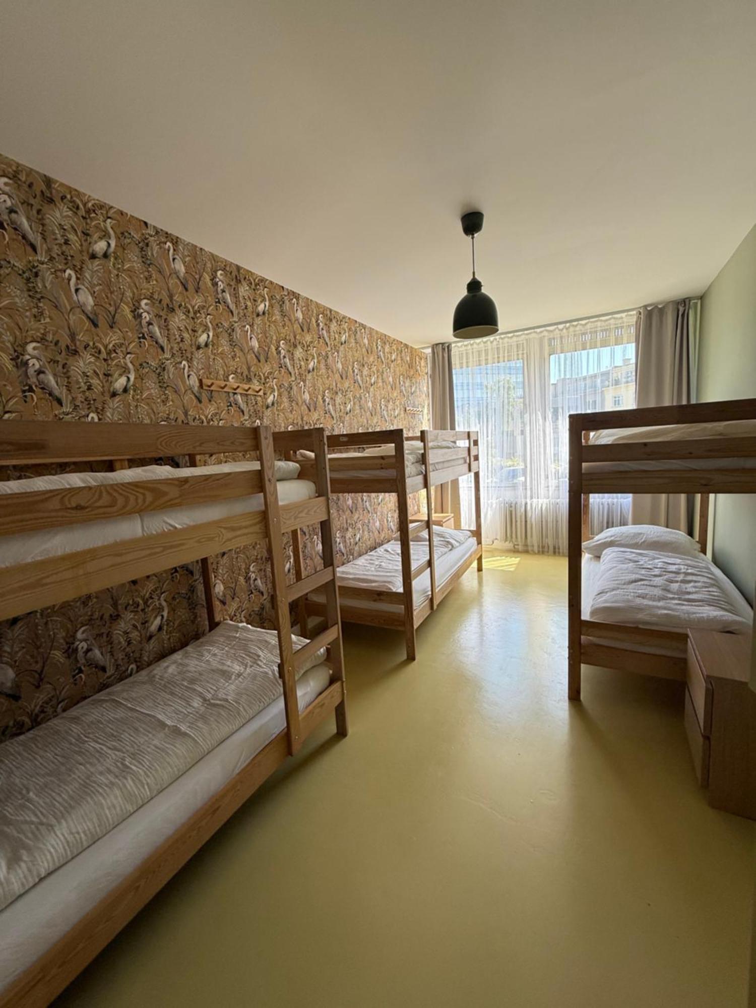 Hostel Prazacka Прага Экстерьер фото